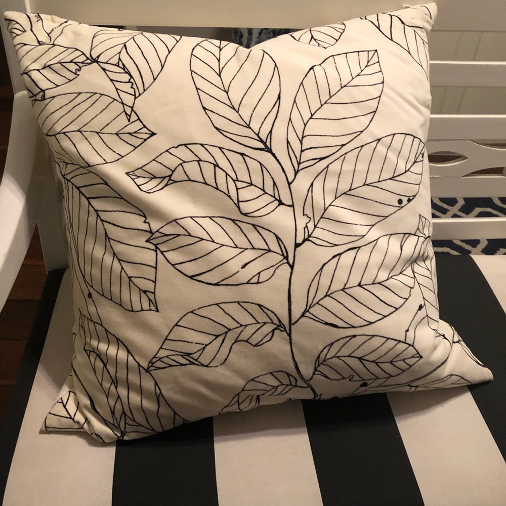 Black & White Floral Decorative Throw Pillow